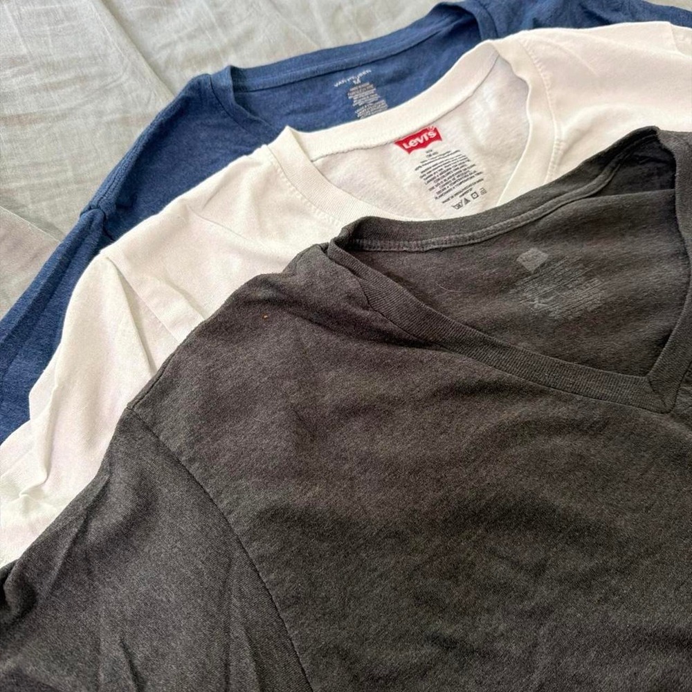 Men 3 Pack T-Shirts Size M Levi's Hanes Van Heusen White Blue Gray Bundle